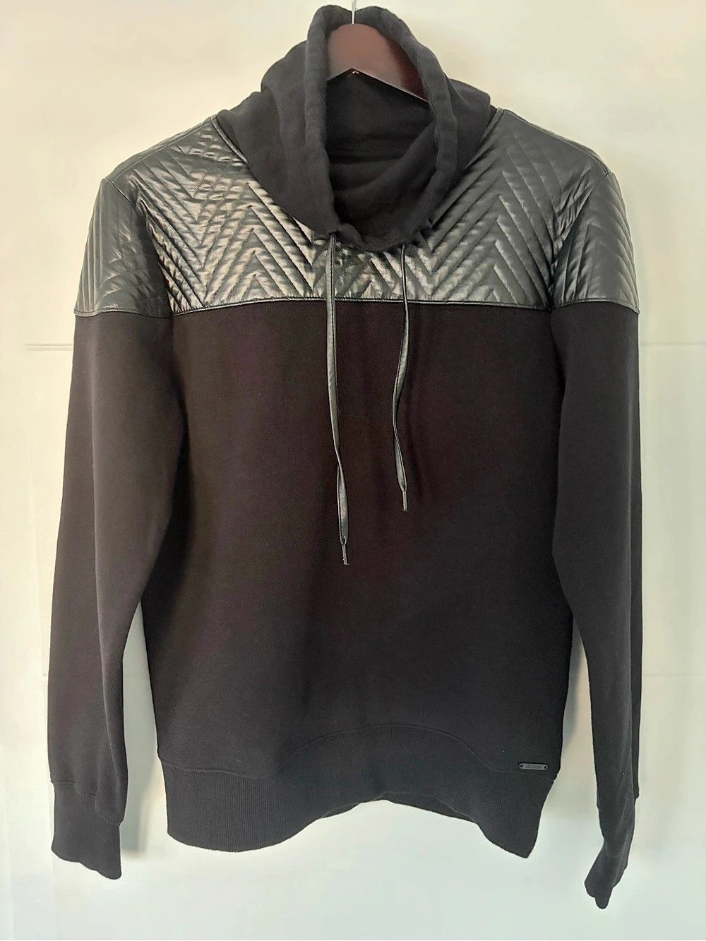 GUESS Men's Geometric Hoodie Size Small